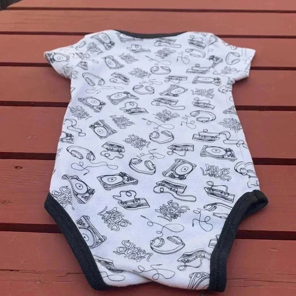 Five for 25 Eco Unltd soft,  lightweight onesie - Picture 2 of 4